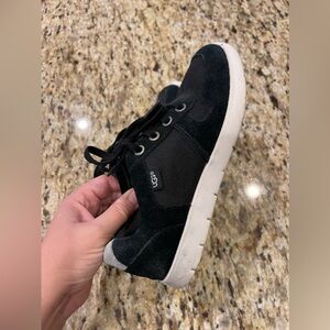UGG Boys Sneakers Suede Mesh Size 2 youth Black Low Top Shoes